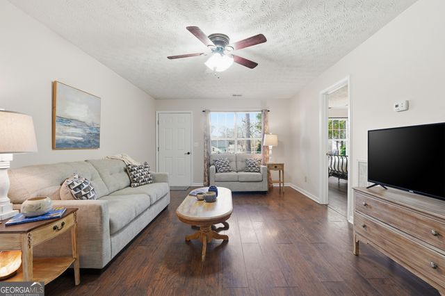 216 Whispering Pine Circle NE, White, GA 30184