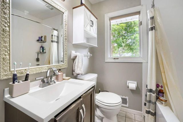 2550 Aldine Street, Roseville, MN 55113