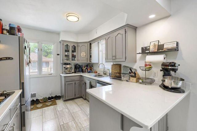 2550 Aldine Street, Roseville, MN 55113