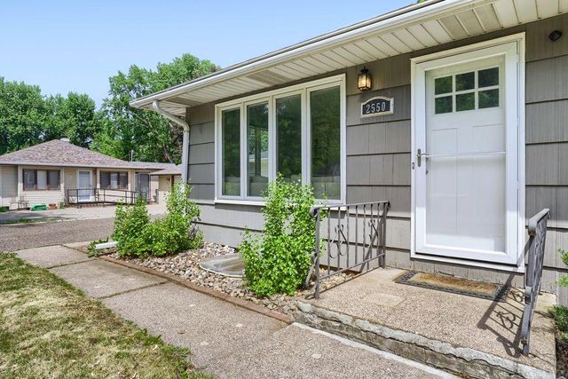 2550 Aldine Street, Roseville, MN 55113