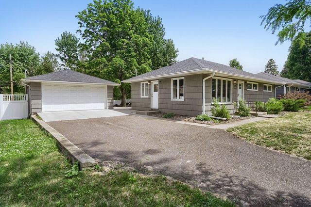 2550 Aldine Street, Roseville, MN 55113