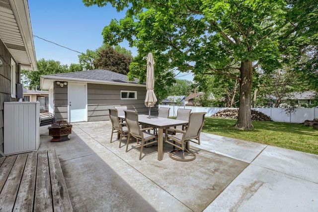 2550 Aldine Street, Roseville, MN 55113