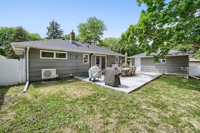 2550 Aldine Street, Roseville, MN 55113