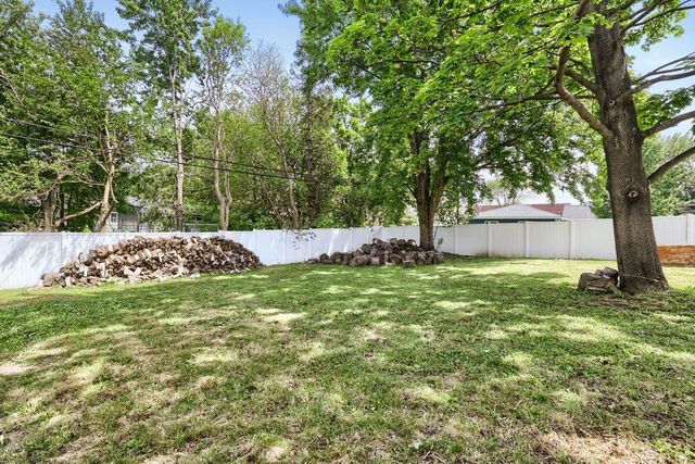 2550 Aldine Street, Roseville, MN 55113