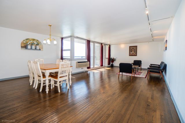 6145 N Sheridan Road 14D, Chicago, IL 60660