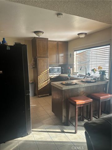 943 W Valencia Street, Rialto, CA 92376