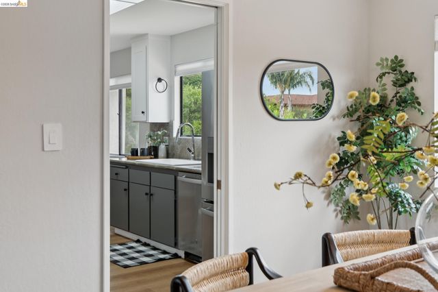 5200 Pinecrest Drive, Oakland, CA 94605