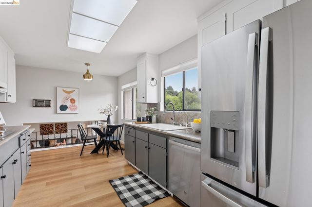 5200 Pinecrest Drive, Oakland, CA 94605