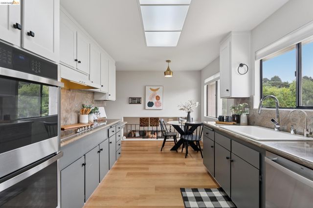 5200 Pinecrest Drive, Oakland, CA 94605