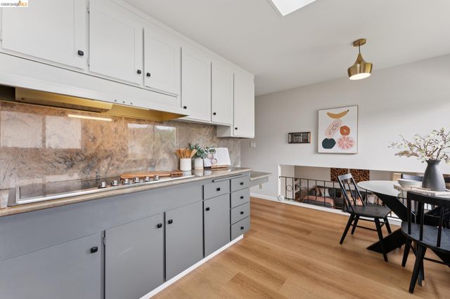 5200 Pinecrest Drive, Oakland, CA 94605