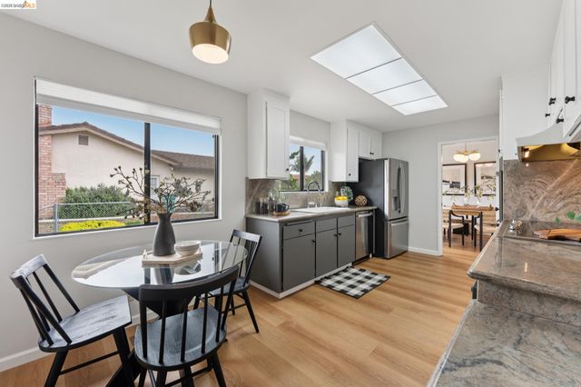 5200 Pinecrest Drive, Oakland, CA 94605