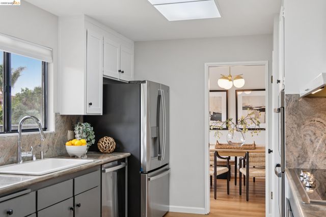 5200 Pinecrest Drive, Oakland, CA 94605