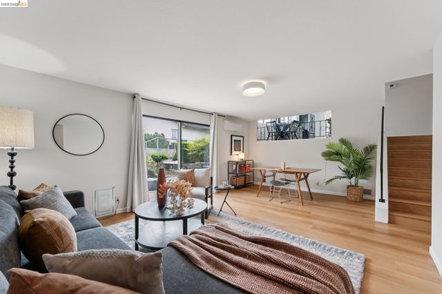 5200 Pinecrest Drive, Oakland, CA 94605