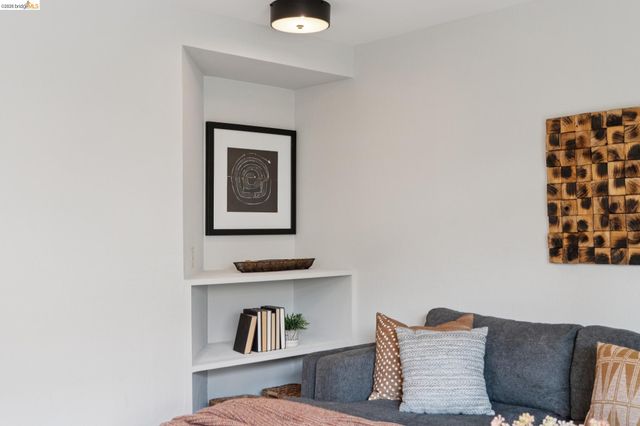 5200 Pinecrest Drive, Oakland, CA 94605