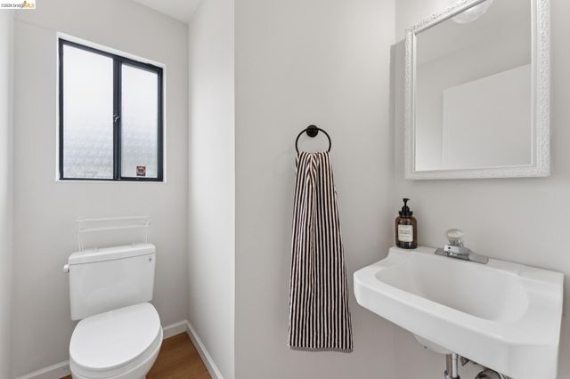 5200 Pinecrest Drive, Oakland, CA 94605