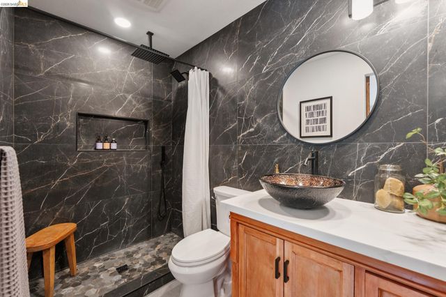 5200 Pinecrest Drive, Oakland, CA 94605