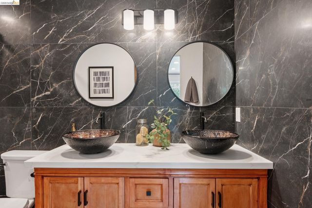 5200 Pinecrest Drive, Oakland, CA 94605