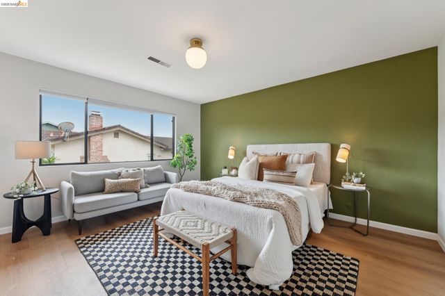 5200 Pinecrest Drive, Oakland, CA 94605