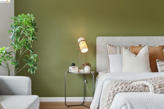 5200 Pinecrest Drive, Oakland, CA 94605