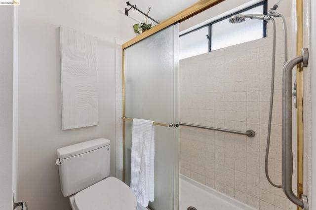 5200 Pinecrest Drive, Oakland, CA 94605