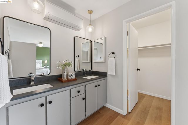 5200 Pinecrest Drive, Oakland, CA 94605