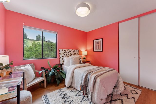 5200 Pinecrest Drive, Oakland, CA 94605