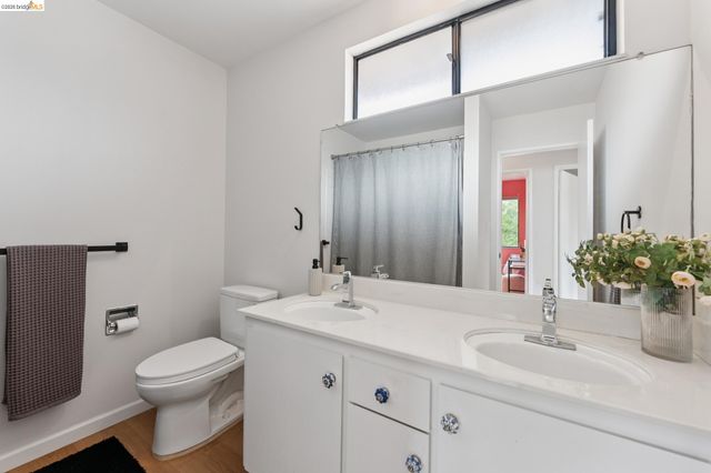 5200 Pinecrest Drive, Oakland, CA 94605