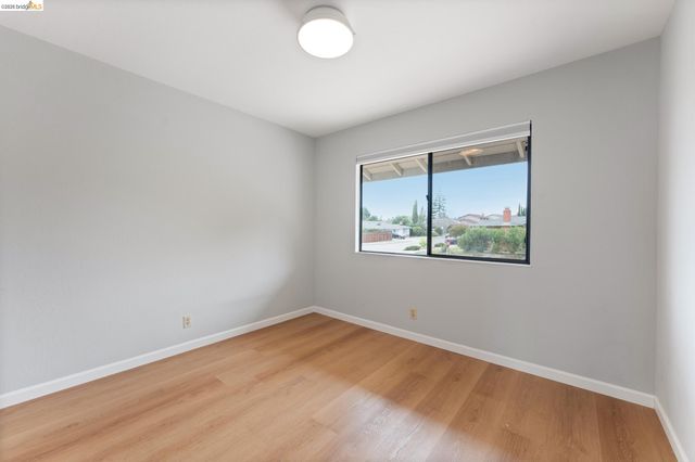 5200 Pinecrest Drive, Oakland, CA 94605