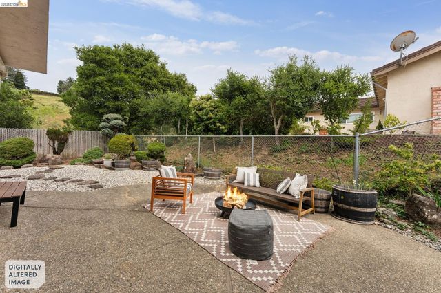 5200 Pinecrest Drive, Oakland, CA 94605