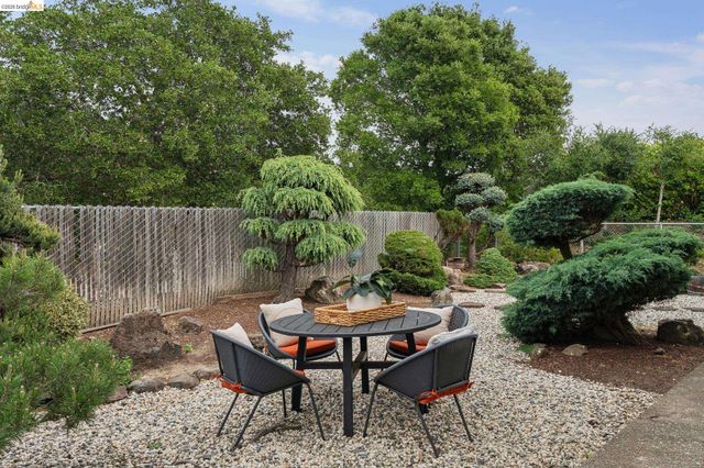 5200 Pinecrest Drive, Oakland, CA 94605