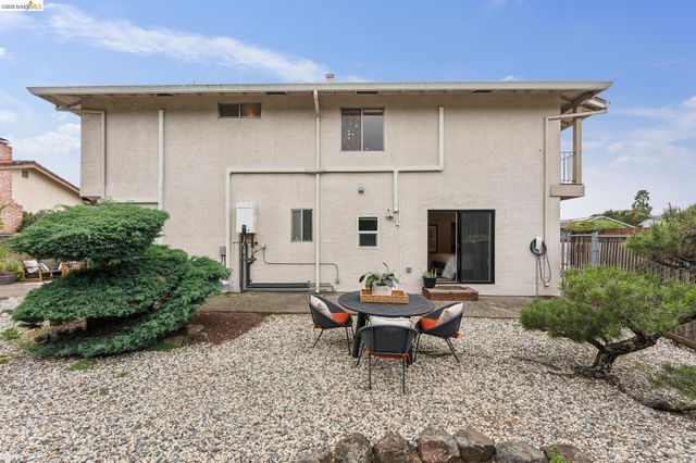 5200 Pinecrest Drive, Oakland, CA 94605