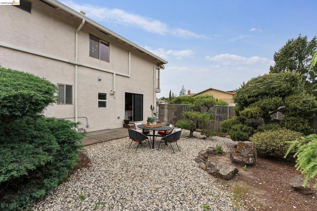 5200 Pinecrest Drive, Oakland, CA 94605