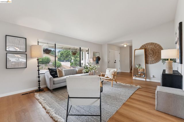 5200 Pinecrest Drive, Oakland, CA 94605