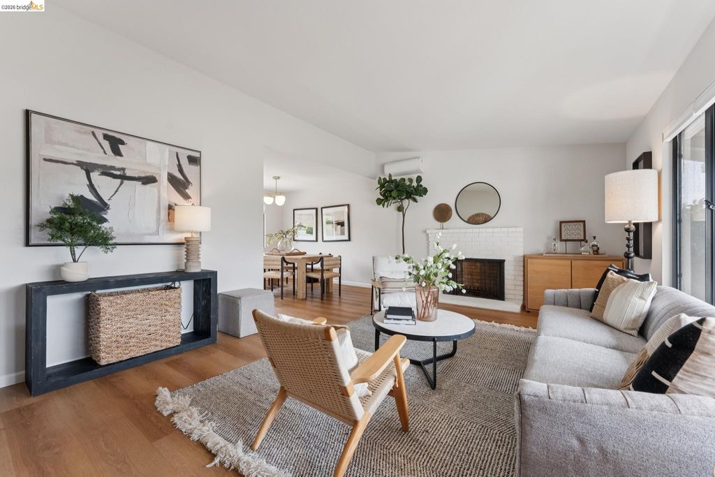 5200 Pinecrest Drive, Oakland, CA 94605