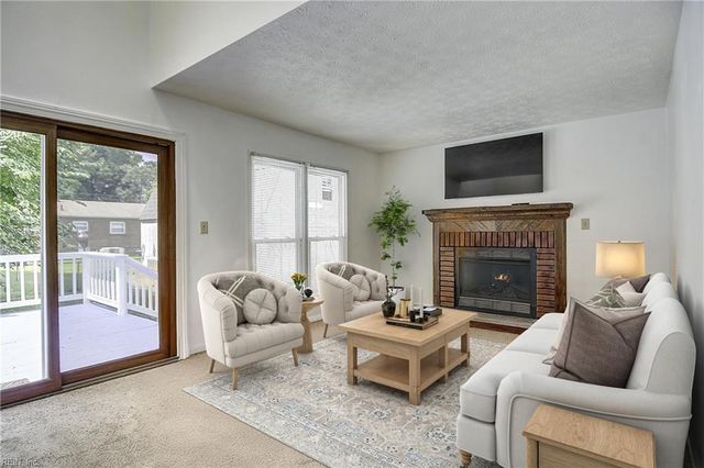 28 St Johns DR, Hampton, VA 23666