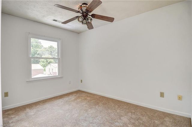 28 St Johns DR, Hampton, VA 23666