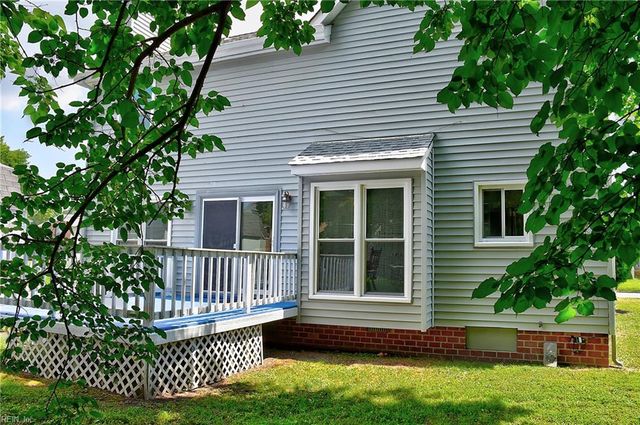 28 St Johns DR, Hampton, VA 23666
