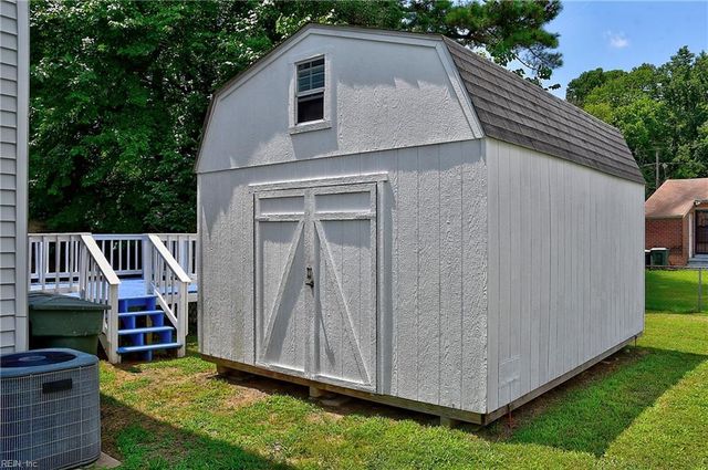 28 St Johns DR, Hampton, VA 23666