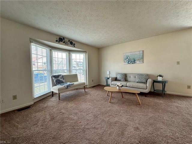 28 St Johns DR, Hampton, VA 23666