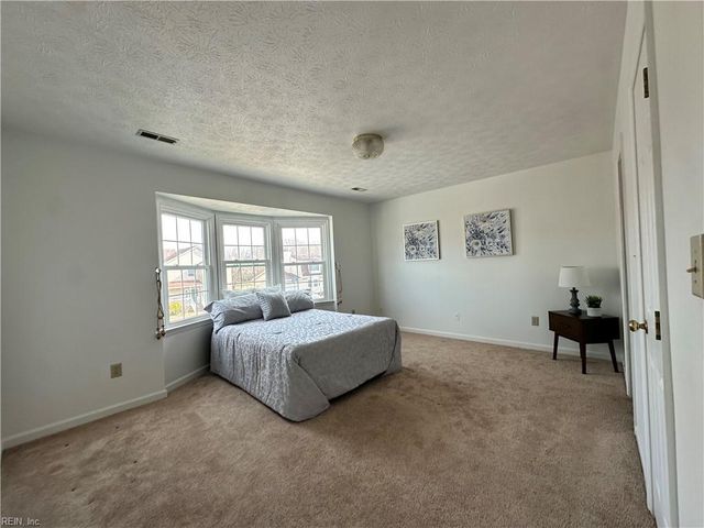 28 St Johns DR, Hampton, VA 23666