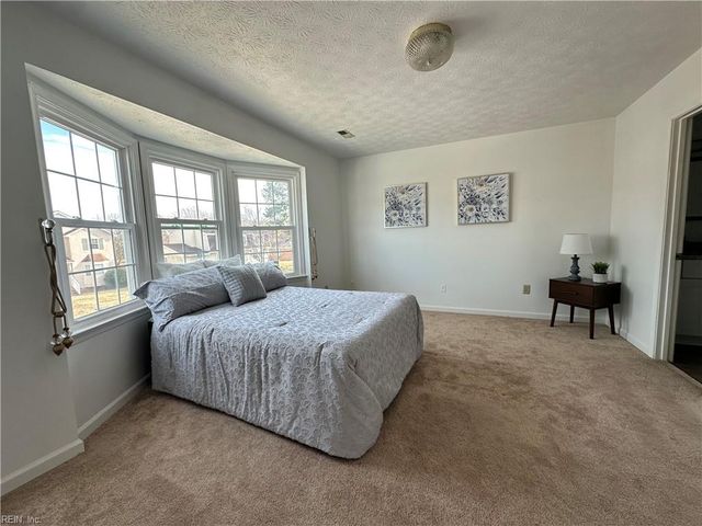 28 St Johns DR, Hampton, VA 23666