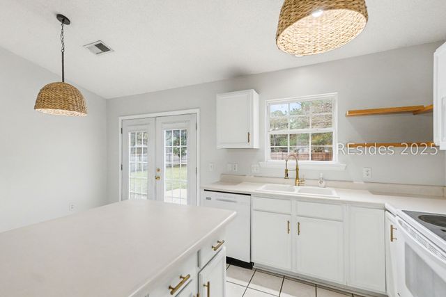 4 Shiney Leaf Ct, Ladys Island, SC 29907