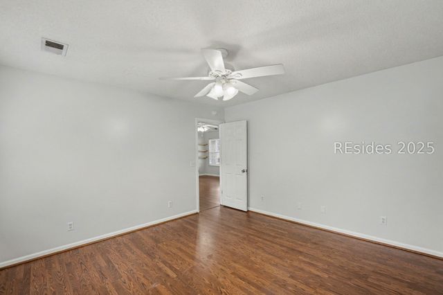 4 Shiney Leaf Ct, Ladys Island, SC 29907