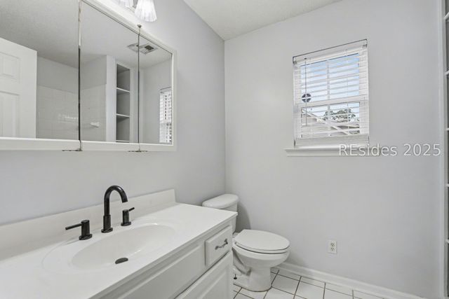 4 Shiney Leaf Ct, Ladys Island, SC 29907