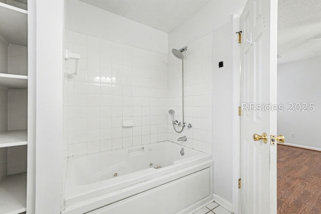 4 Shiney Leaf Ct, Ladys Island, SC 29907