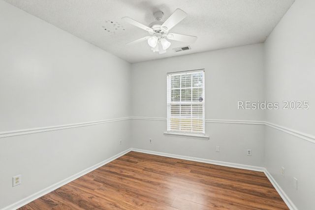 4 Shiney Leaf Ct, Ladys Island, SC 29907