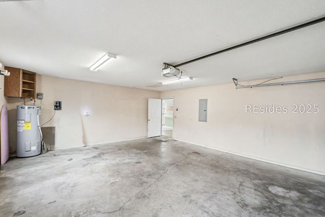 4 Shiney Leaf Ct, Ladys Island, SC 29907