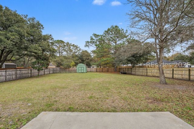 4 Shiney Leaf Ct, Ladys Island, SC 29907