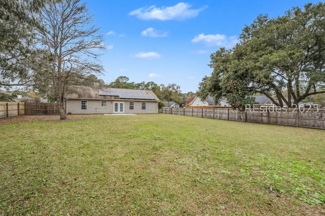 4 Shiney Leaf Ct, Ladys Island, SC 29907