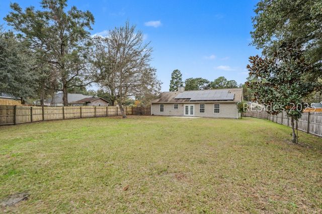 4 Shiney Leaf Ct, Ladys Island, SC 29907